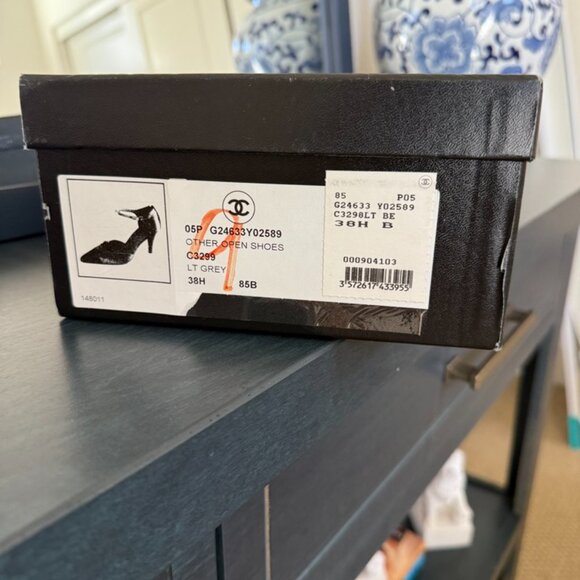 Shoes - Picture 3 of 6